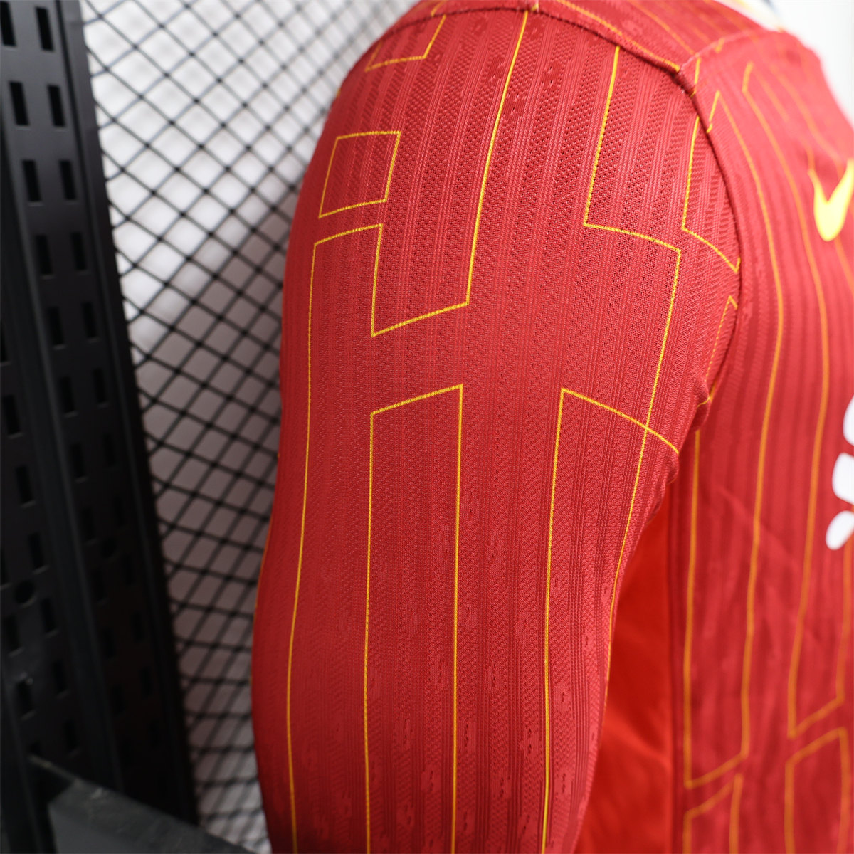 24/25 Liverpool Home Jersey Long Sleeve Player Version