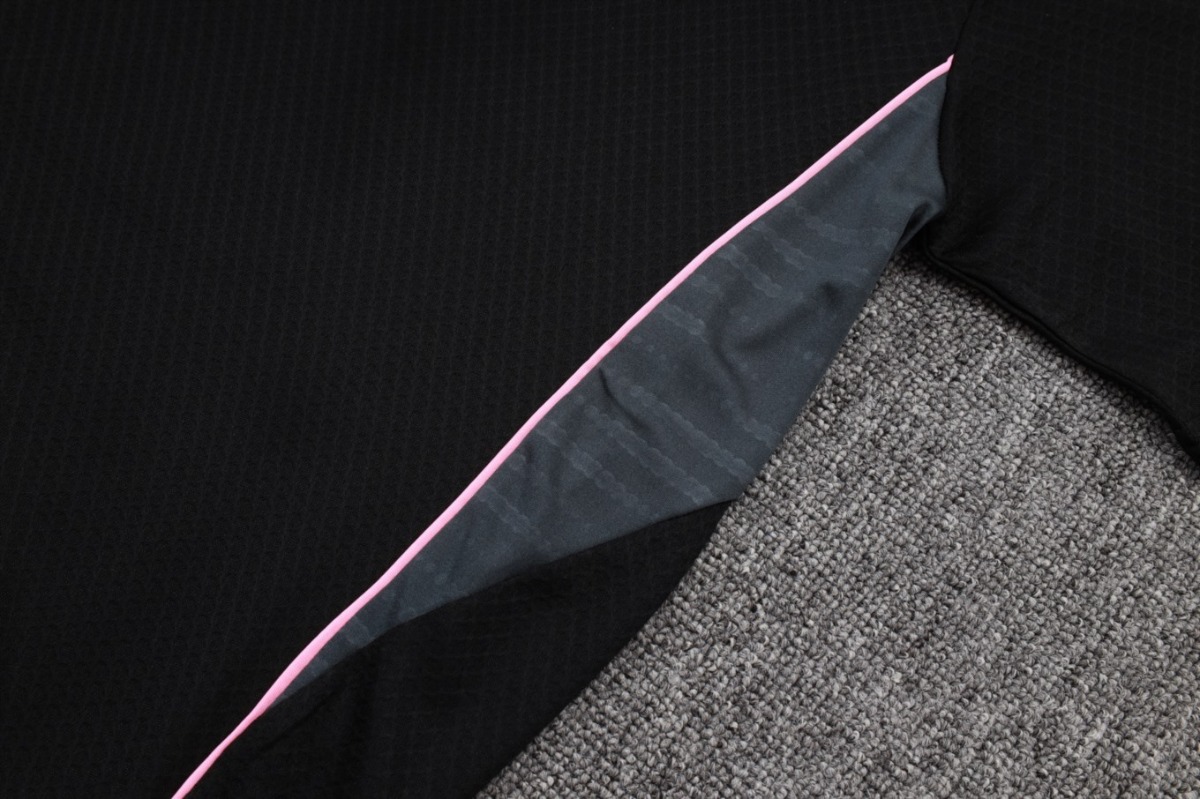 2026 Juventus Off-white Training Set Shirt and Shorts