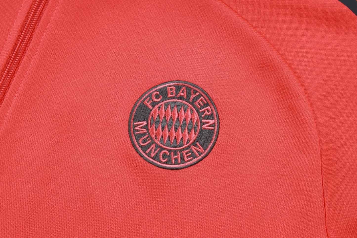 2025/26 Bayern Munich orange Jacket Training Suit Set Football Team Shirt Sports Fashion
