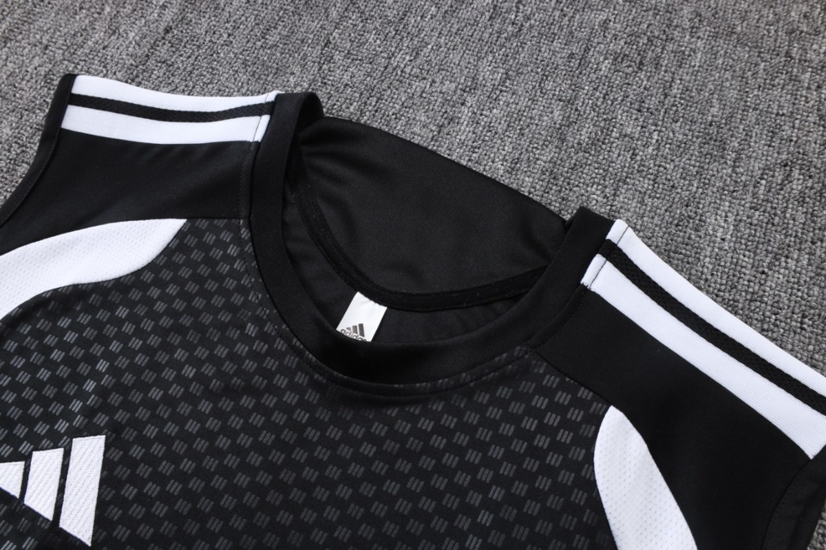 2026 Real Madrid Black Training Set Shirt and Shorts