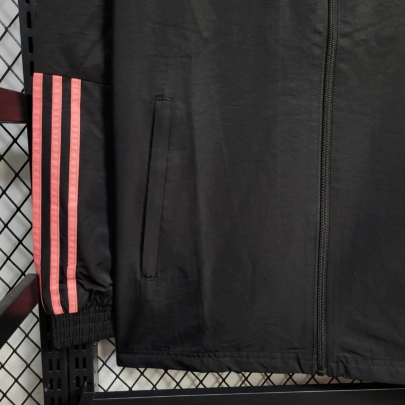 2025 Bayern Munich Black Windbreaker Sport Unifom jersey Sport Unifom
