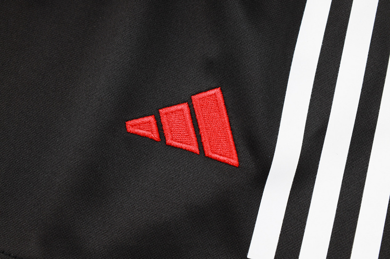 24/25 Manchester United Black Training Set Shirt and Shorts