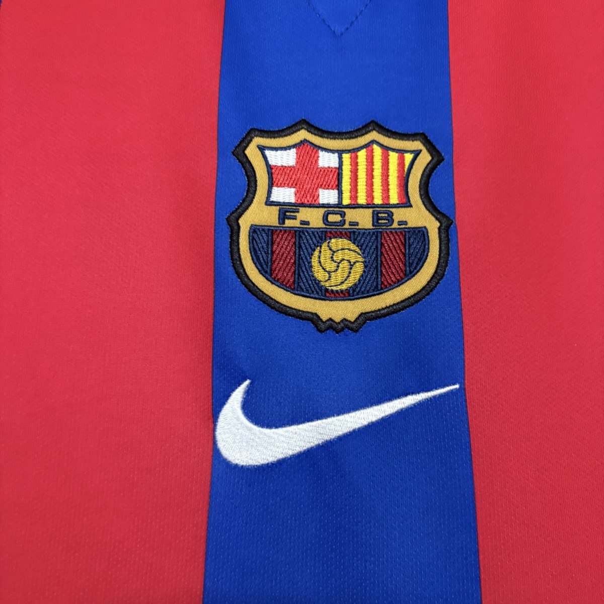 Retro Barcelona 01/02 Home jersey Fan Version