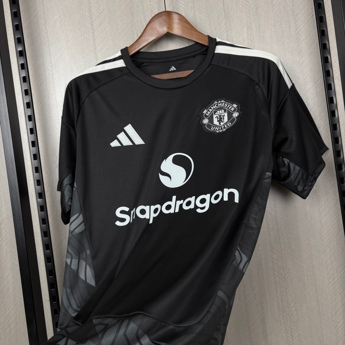 2026/27 Manchester United Black Goalkeeper Jersey FanVersion