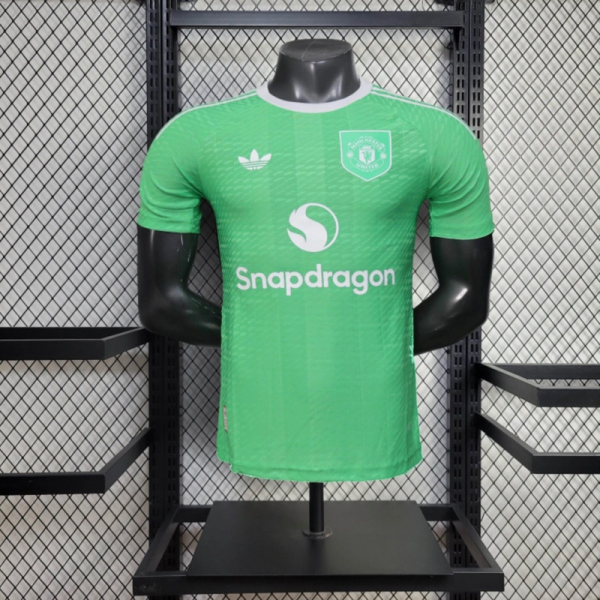 2025/26 Manchester United Goalkeeper Green jersey Player Version