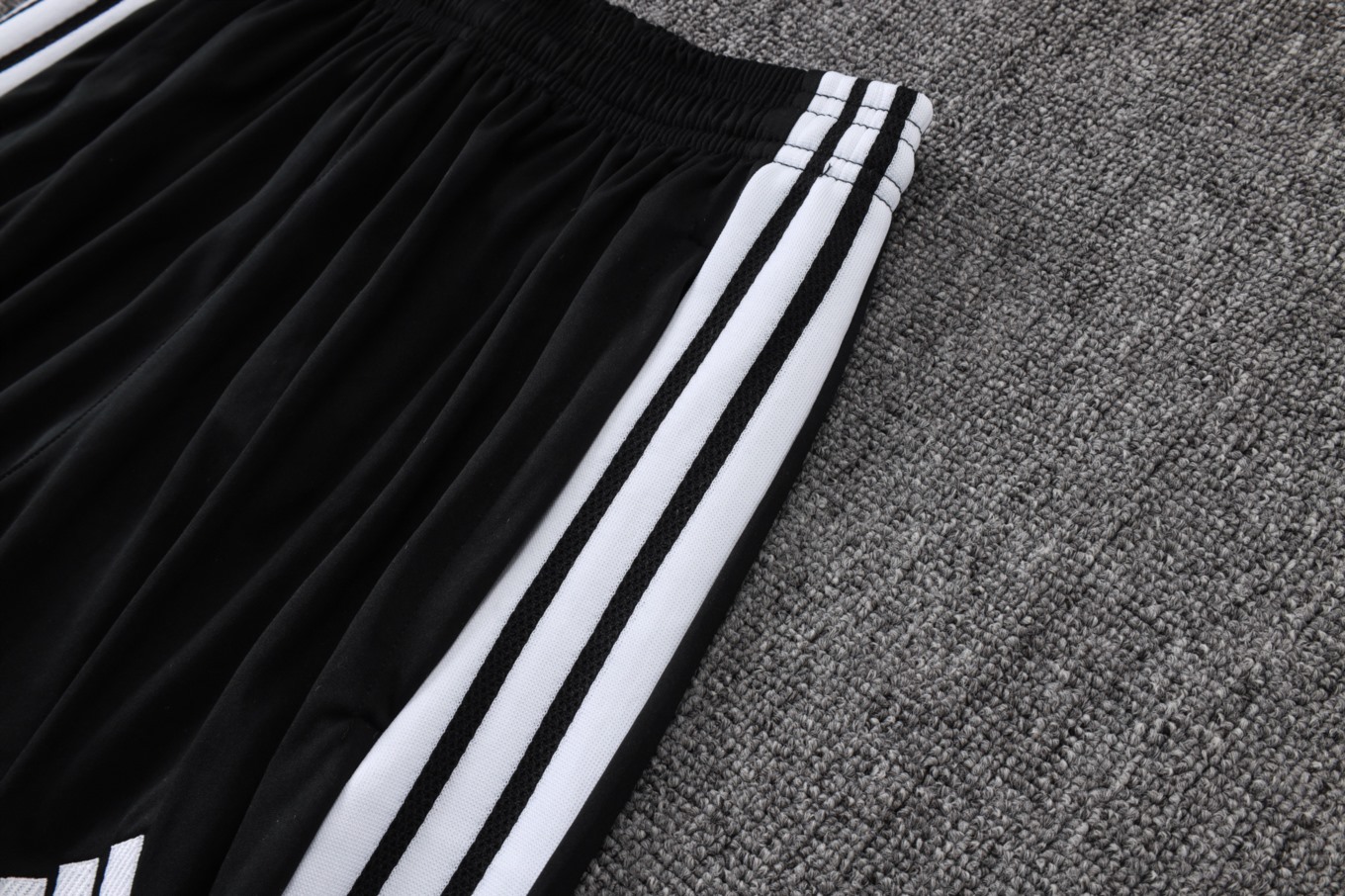 2026 Real Madrid Black Long-sleeved half-pull training kit