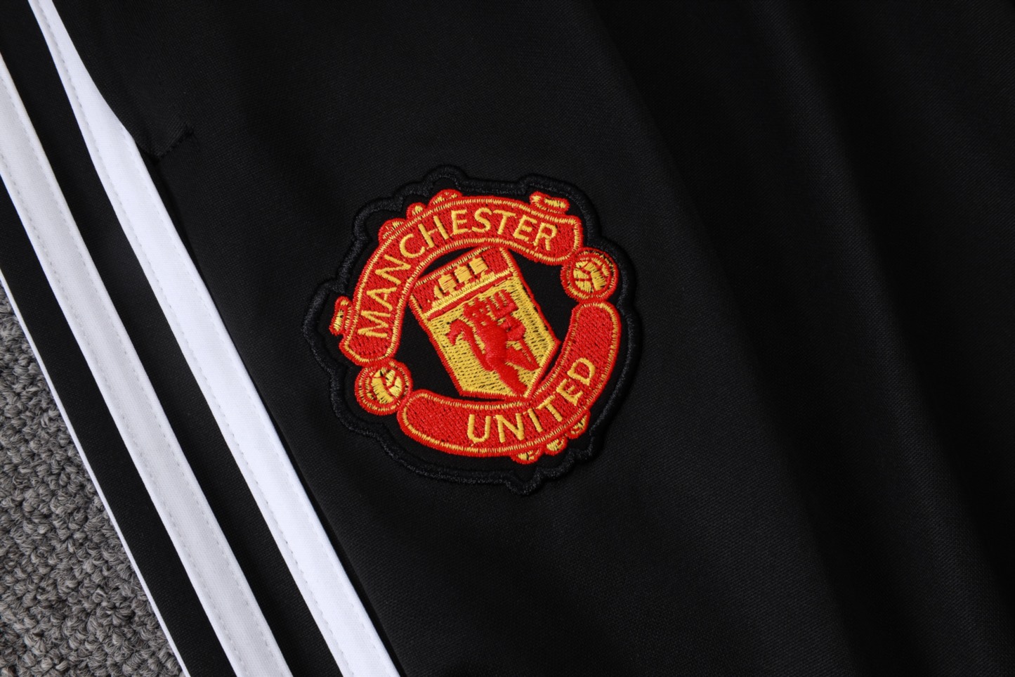 202526 Manchester United Bright Blue Long-sleeved half-pull training kit Football team kit
