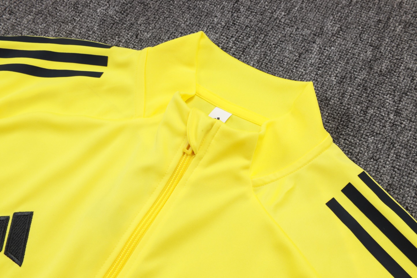 2025/26 Real Madrid yellow Jacket Training Suit Set Football Team Shirt Sports Fashion