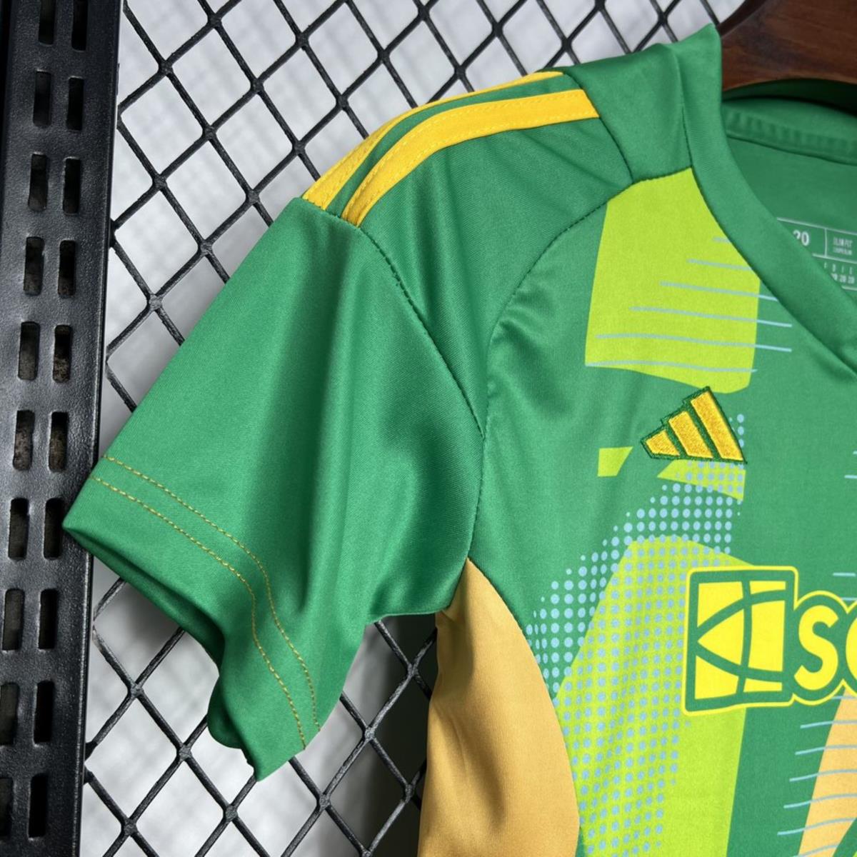 2024/25 Newcastle United Spur Goalkeeper jersey Kid Kits Size 16-28