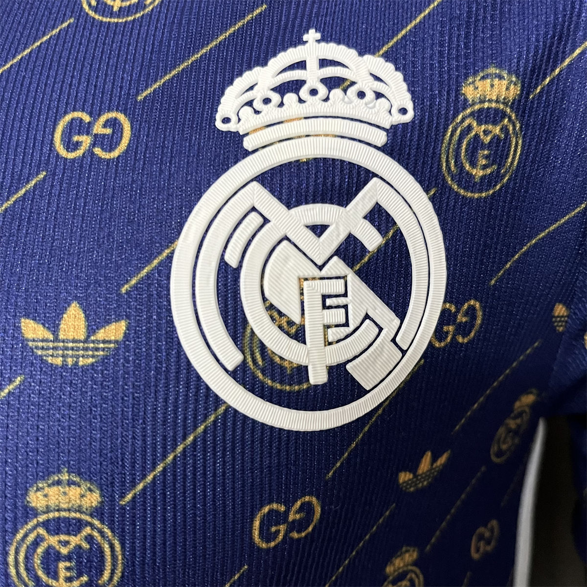 24/25 Real Madrid𝙂𝙐𝘾𝘾𝙄 GC Joint Special edition Jersey Player Version