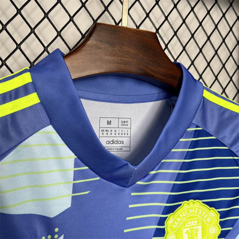 2024/25 Manchester United Goalkeeper Jersey Fan Version