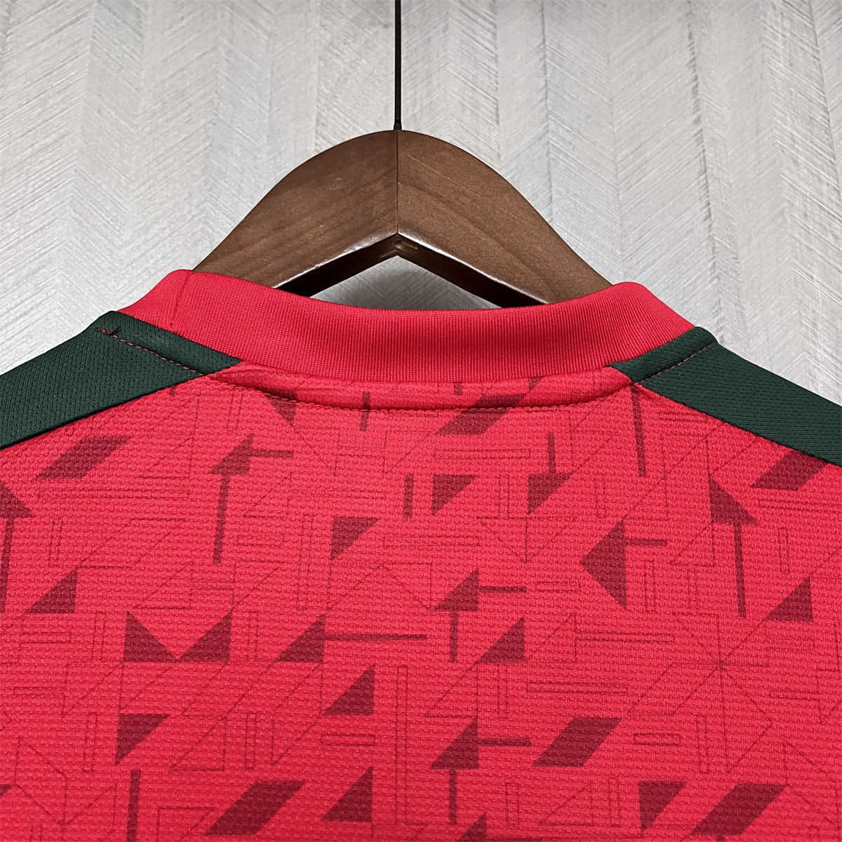 2023/24 Wolves Goalkeeper Red Jersey Fan Version