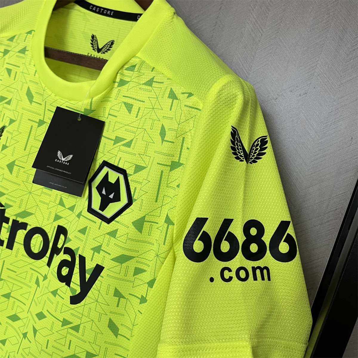 2023/24 Wolves Goalkeeper Jersey Fan Version