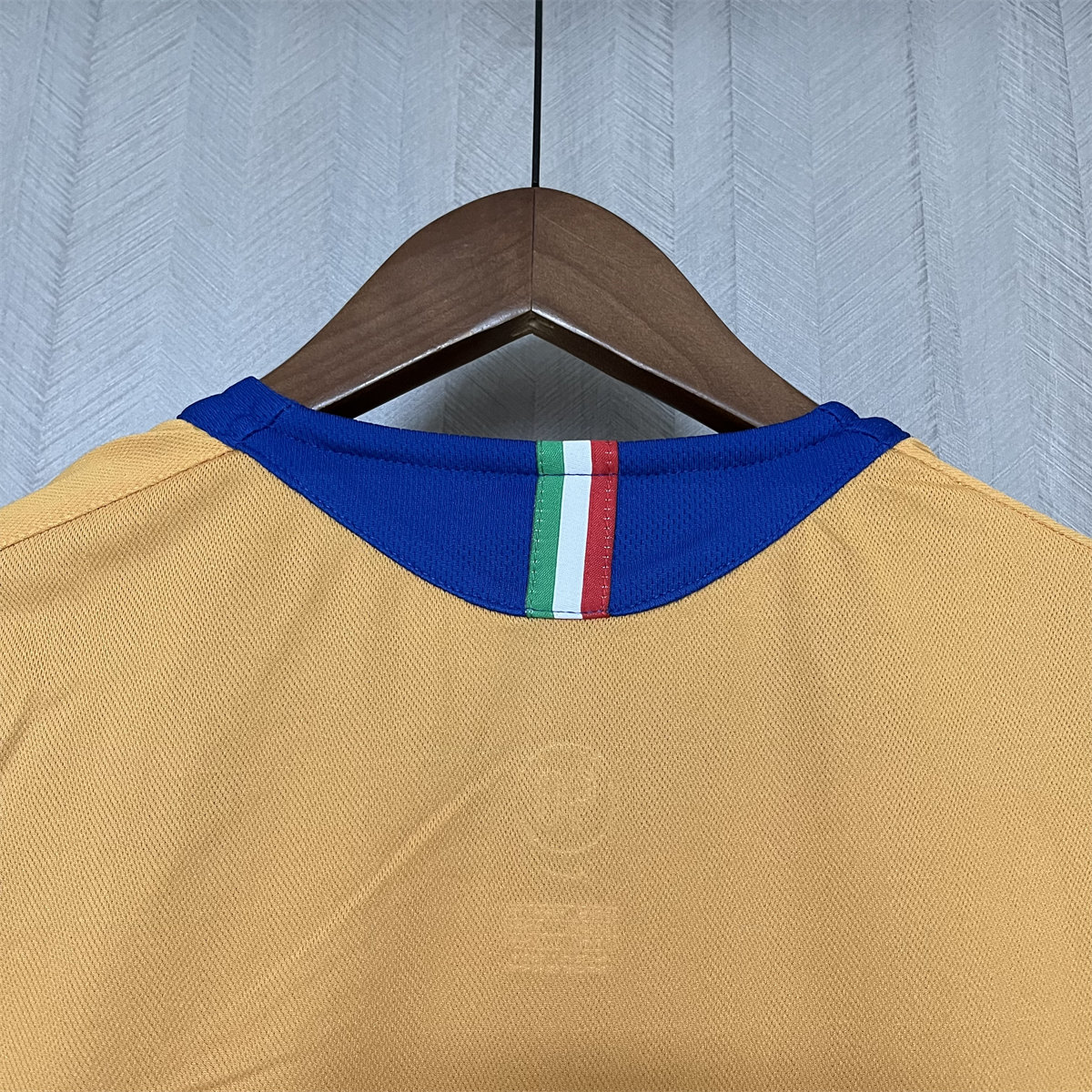 Retro Juventus 05/06 Third jersey Fan Version