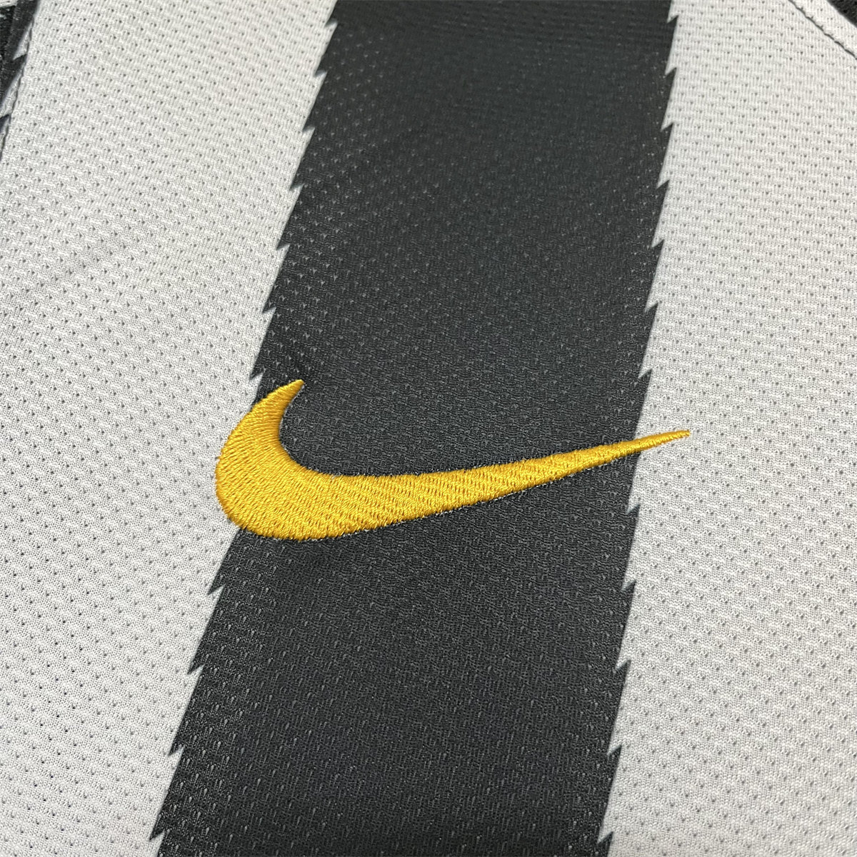 Retro Juventus 10/11 Home  jersey Fan Version
