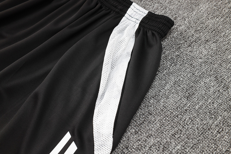 24/25 Manchester United Black Training Set Shirt and Shorts