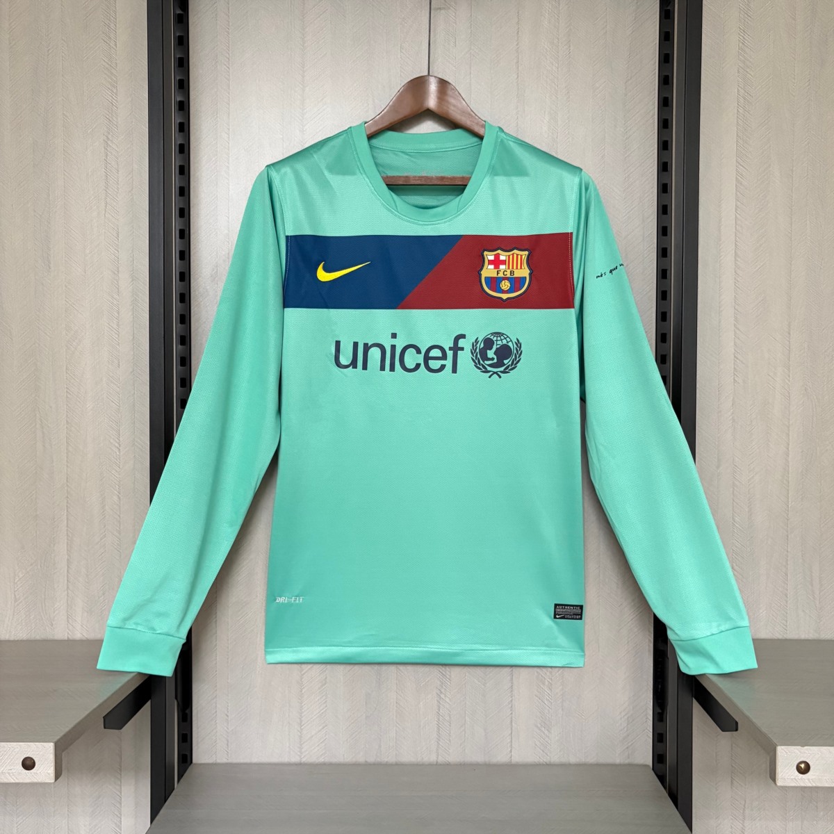 Retro Barcelona 10/11 away jersey Fan Version