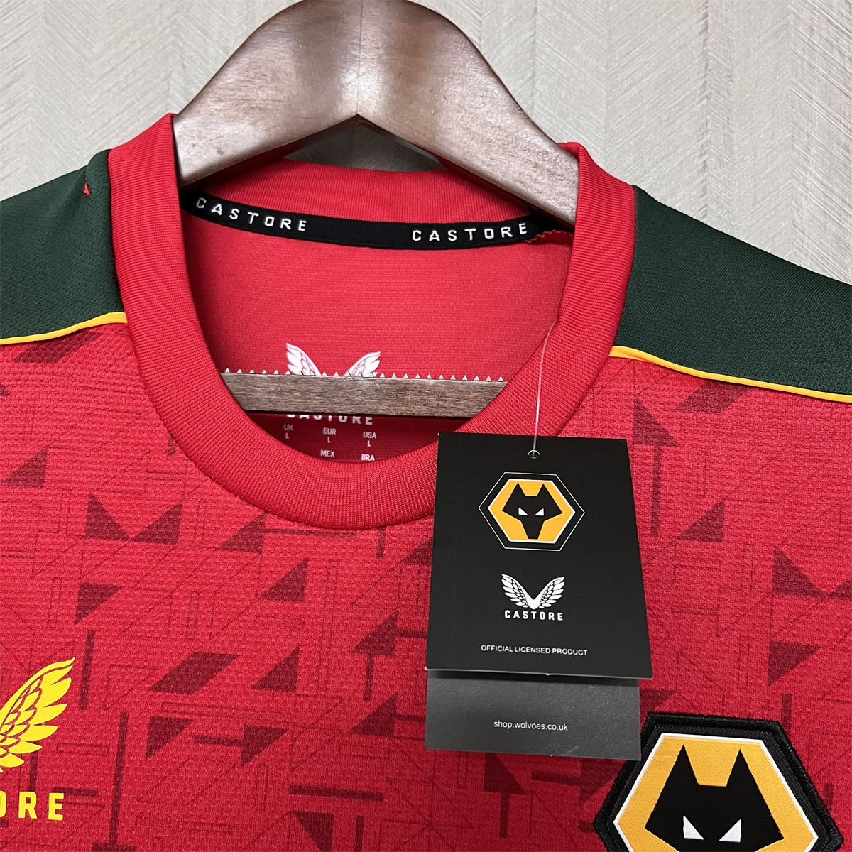 2023/24 Wolves Goalkeeper Red Jersey Fan Version