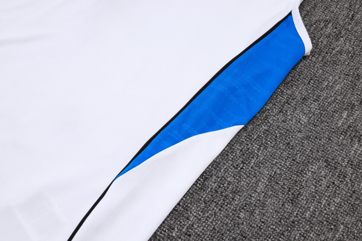 2026 Manchester United White Training Set Shirt andShorts