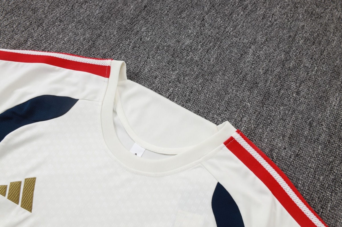 2026 Bayern Munich Beige Training Set Shirt and Shorts