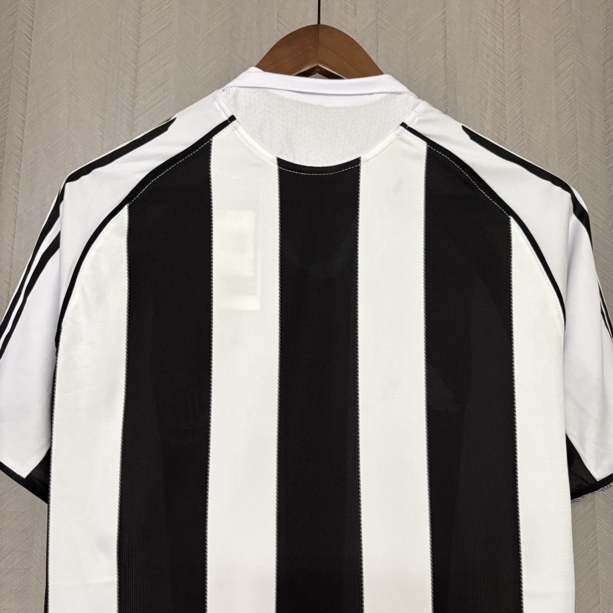 Retro Newcastle United 05/06 Home jersey Fan Version