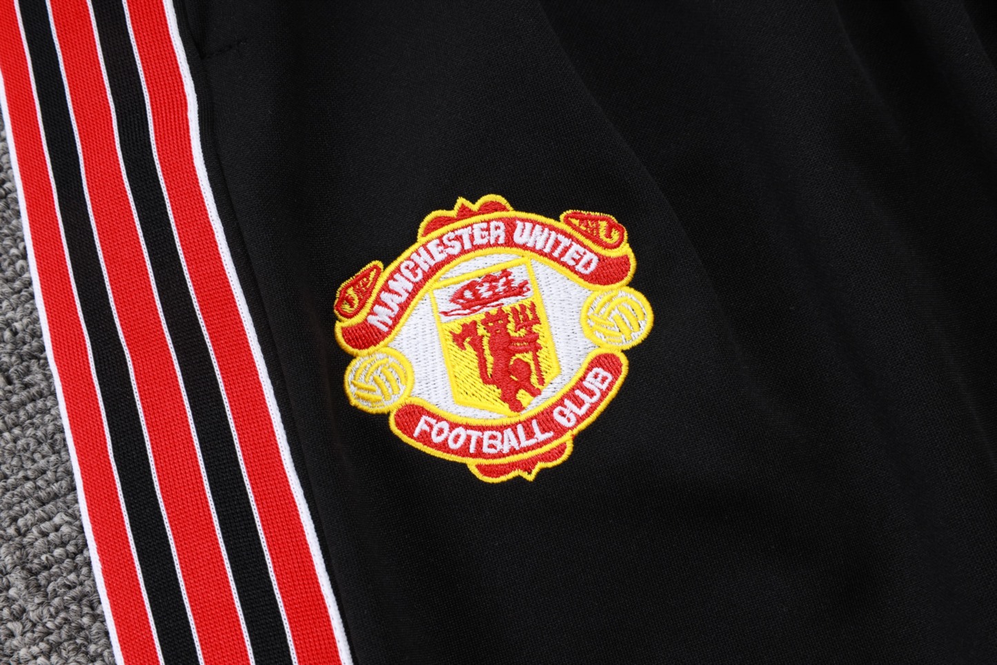 2025/26 Manchester United Black Jacket Training Suit Set Football Team Shirt Sports Fashion