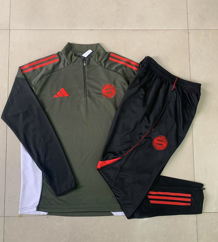 202526 Bayern Munich Dark green Long-sleeved half-pull training kit Football team kit