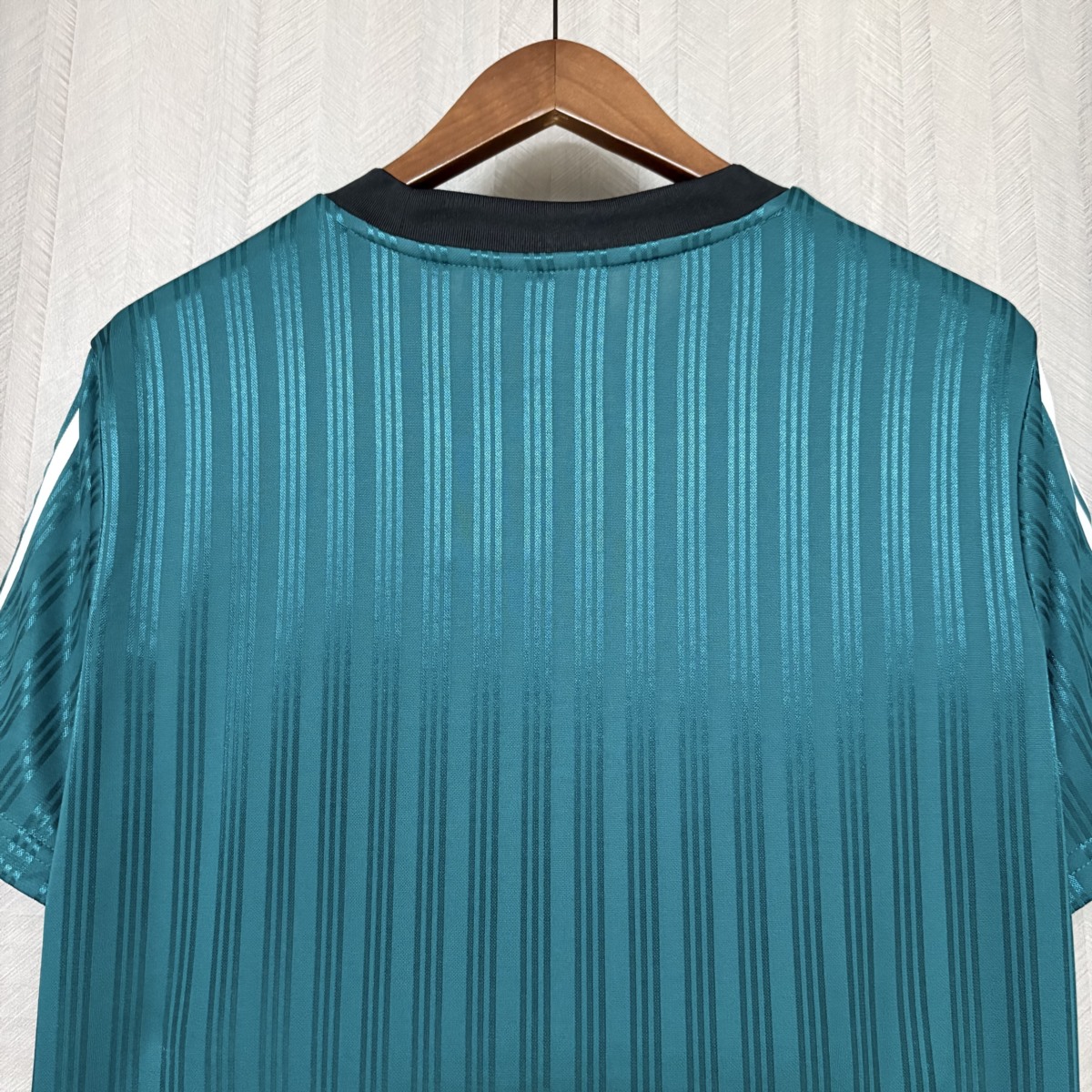 Retro Liverpool 1995/96 Special Edition Green jersey Fan Version