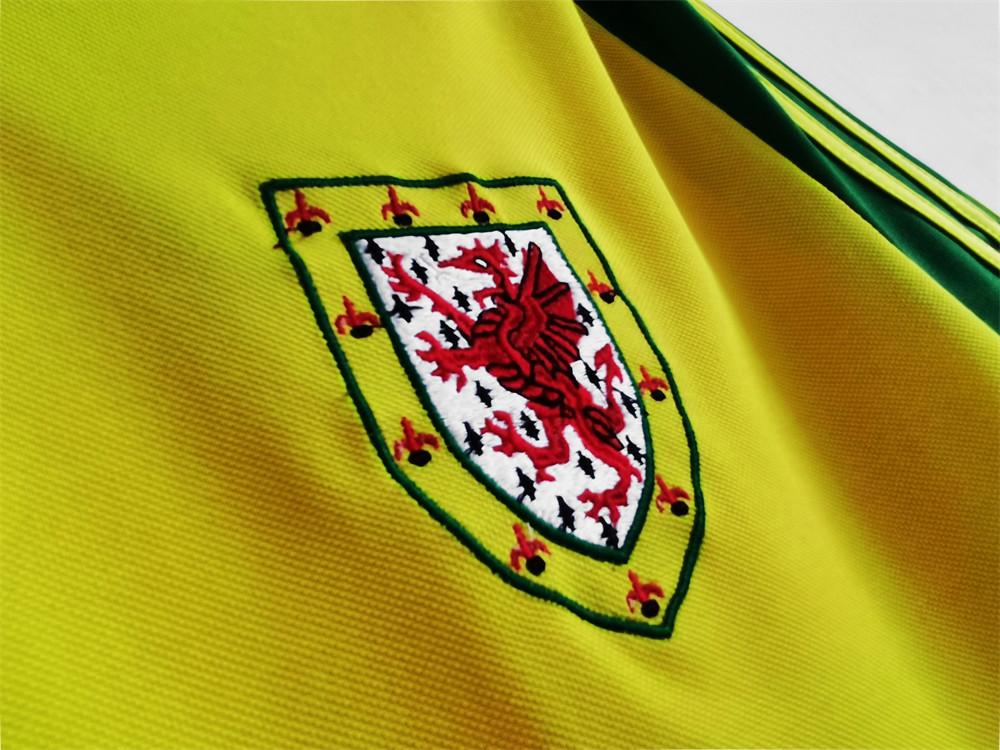 Retro Wales 1982 Away jersey Fan Version