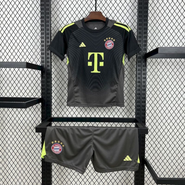 2025/26 Bayern Munich Black Goalkeeper jersey kids Kits size: 16-28