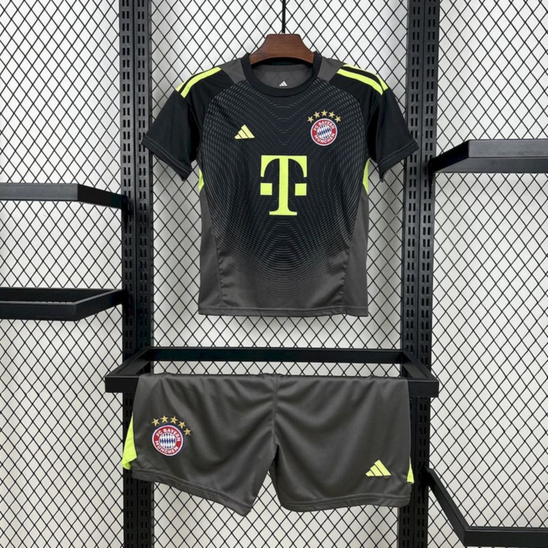 2025/26 Bayern Munich Black Goalkeeper jersey kids Kits size: 16-28