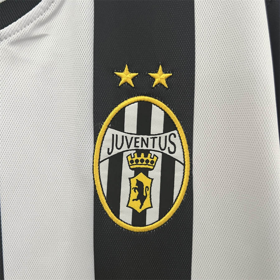 Retro Juventus 01/02 Home  jersey Fan Version