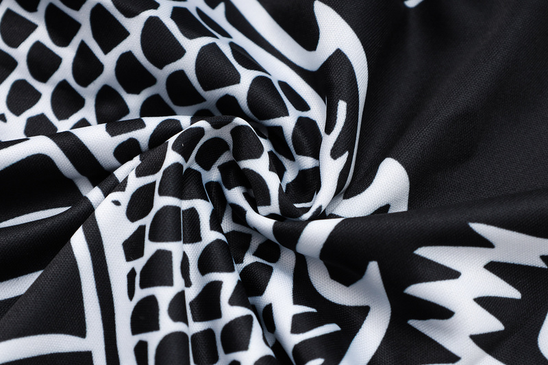 24/25 Real Madrid Black Training Set Shirt and Shorts