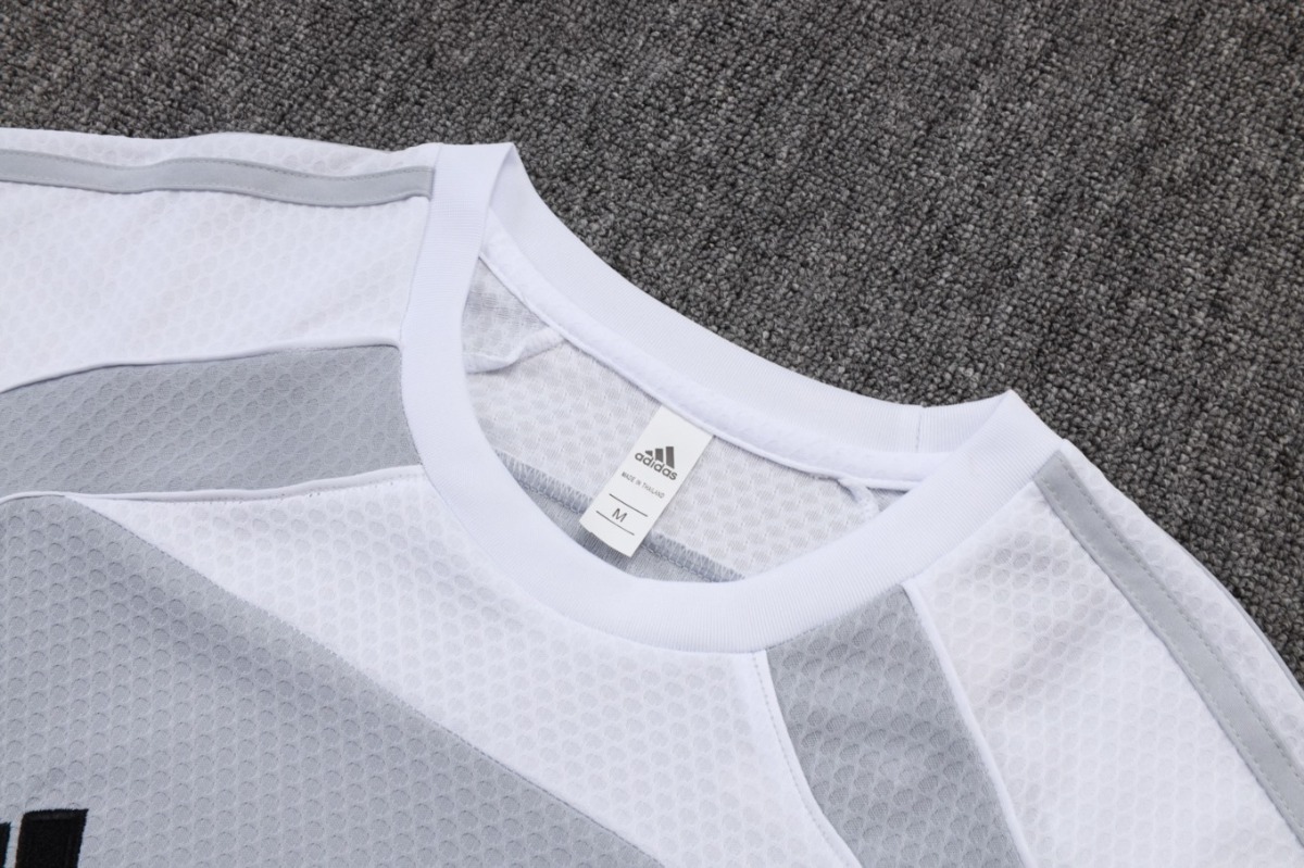 2026 Real Madrid Off-white Training Set Shirt and Shorts