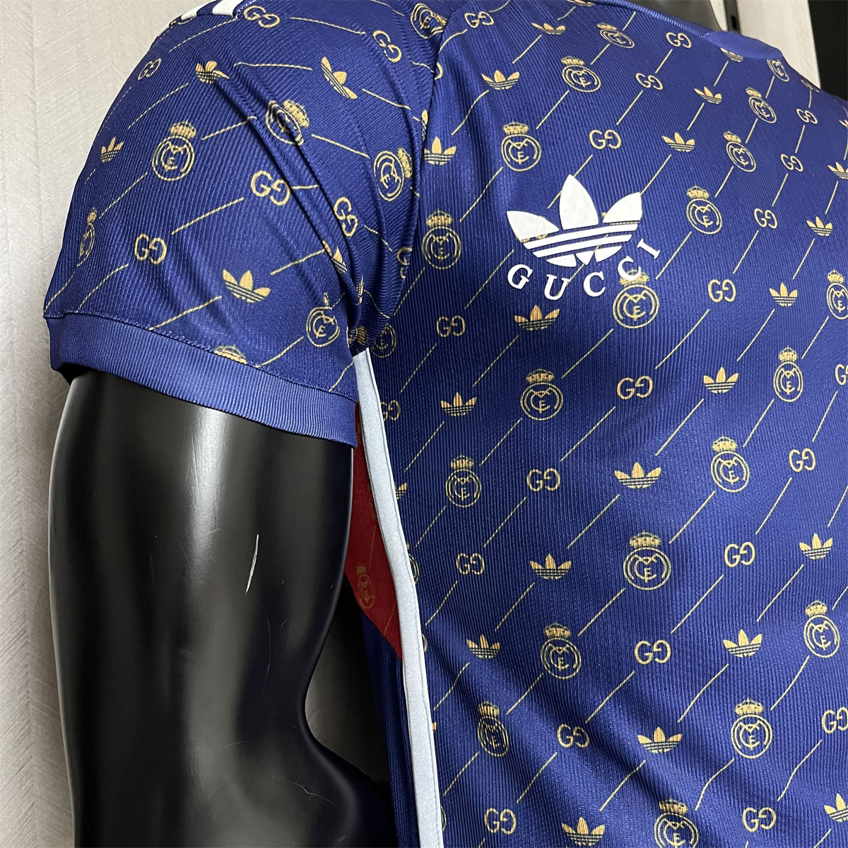 24/25 Real Madrid𝙂𝙐𝘾𝘾𝙄 GC Joint Special edition Jersey Player Version