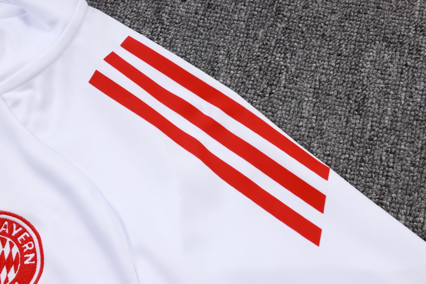 2025/26 Bayern Munich white Jacket Training Suit Set Football Team Shirt Sports Fashion