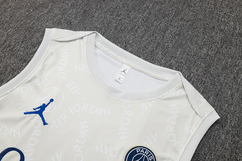 2025/26 Paris Light gray Training Set Shirt and Shorts