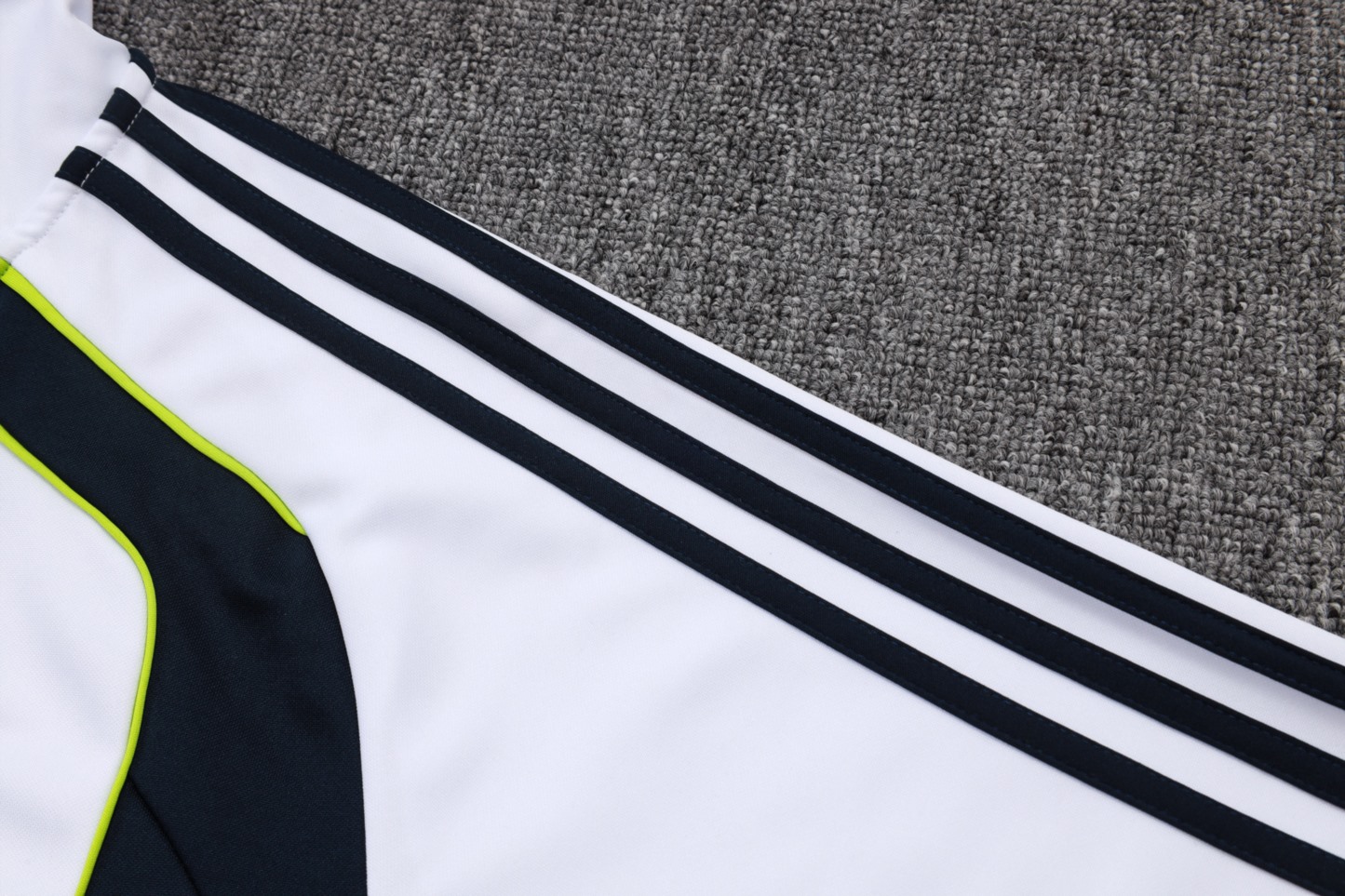 2025/26 Real Madrid white Jacket Training Suit Set Football Team Shirt Sports Fashion