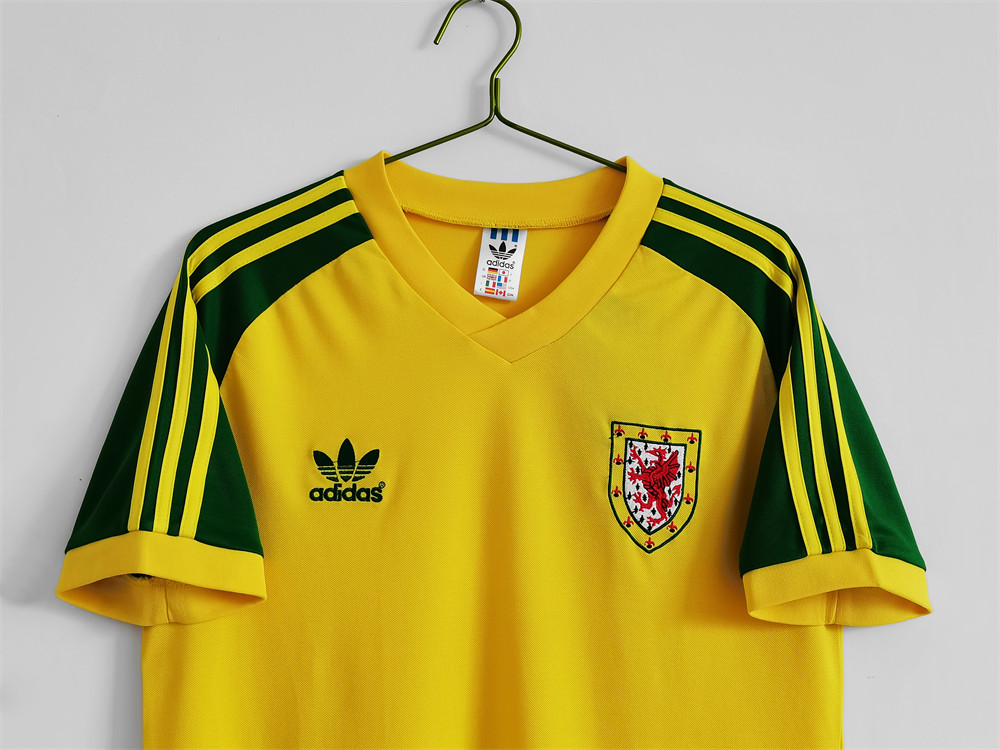 Retro Wales 1982 Away jersey Fan Version