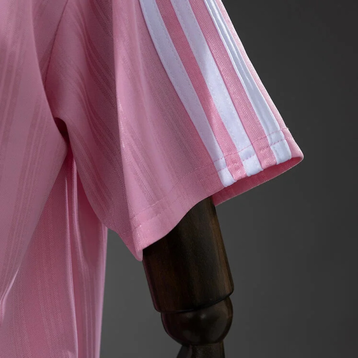 Retro Liverpool 1995 Pink Jersey Fan Version