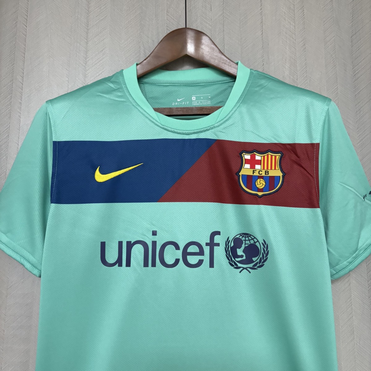 Retro Barcelona 10/11 away jersey Fan Version