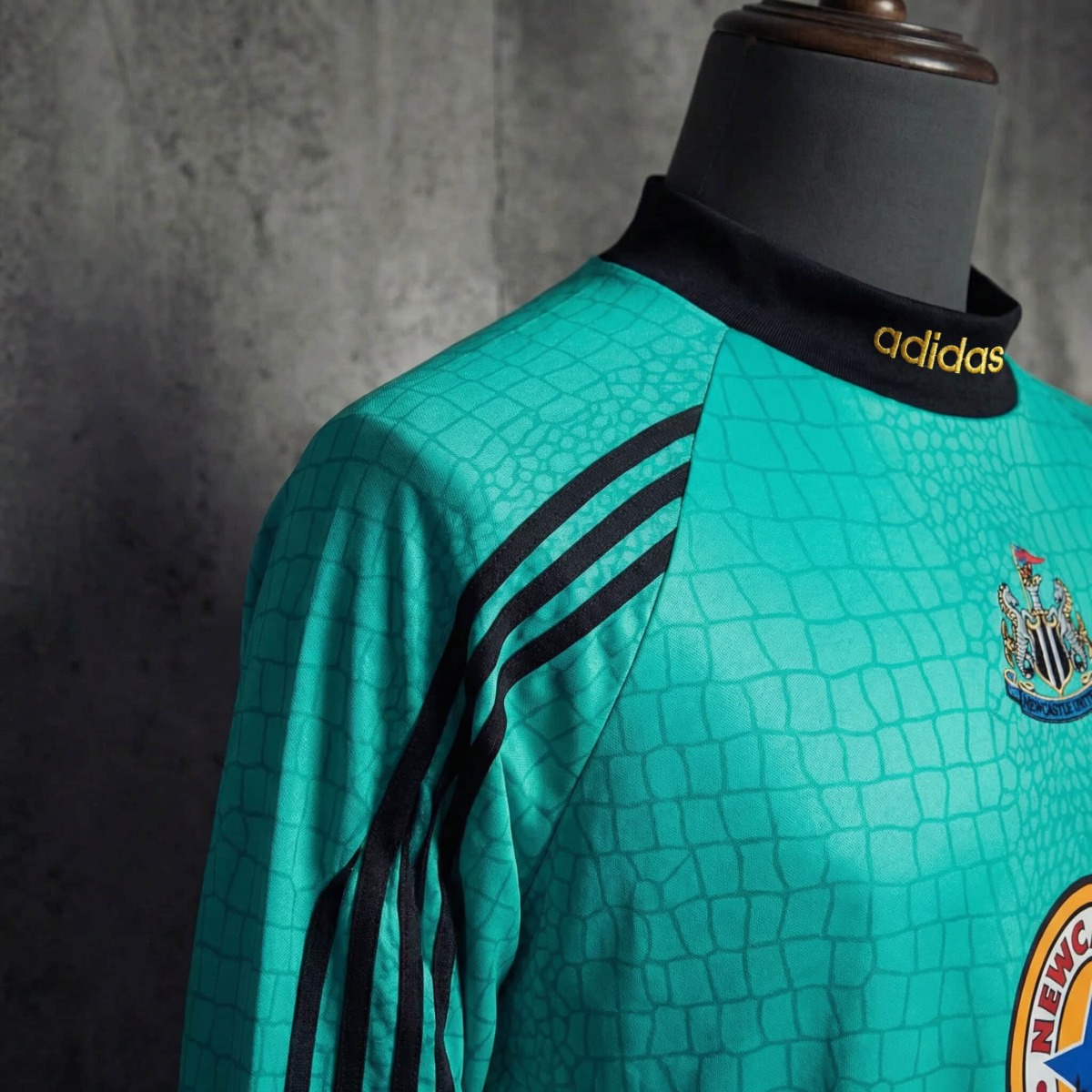 Retro Newcastle United  1997/98 Goalkeeper jersey Long Sleeve Fan Version
